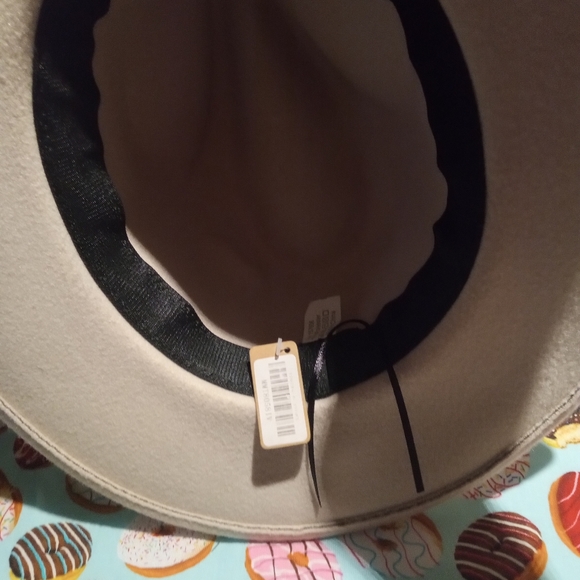 Hat - Picture 4 of 5